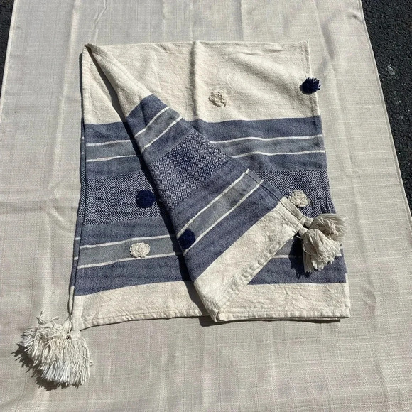 Home Decor - Accent - Tufted Throw Blanket w/ Tassels - TJ Maxx - Picture 4 of 5